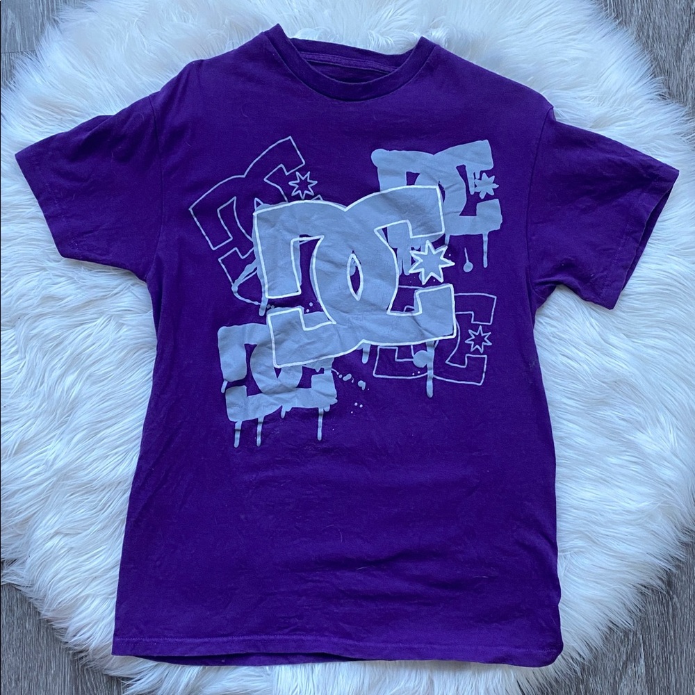SOLD ‼️2 FOR $28 | Early 2000s DC Purple Graphic Tee - Picture 3 of 6